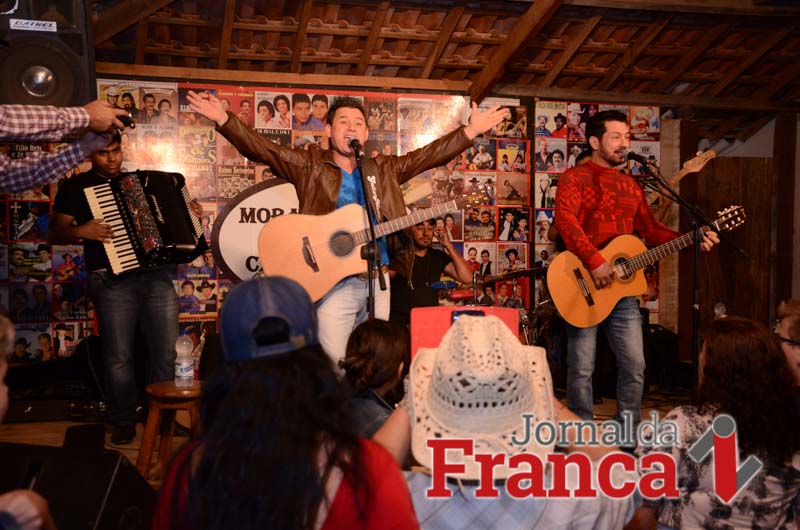 Gênero sertanejo é um dos mais fortes em Franca, conquistando desde crianças a famílias inteiras (Foto: Ricardo Fernandes)